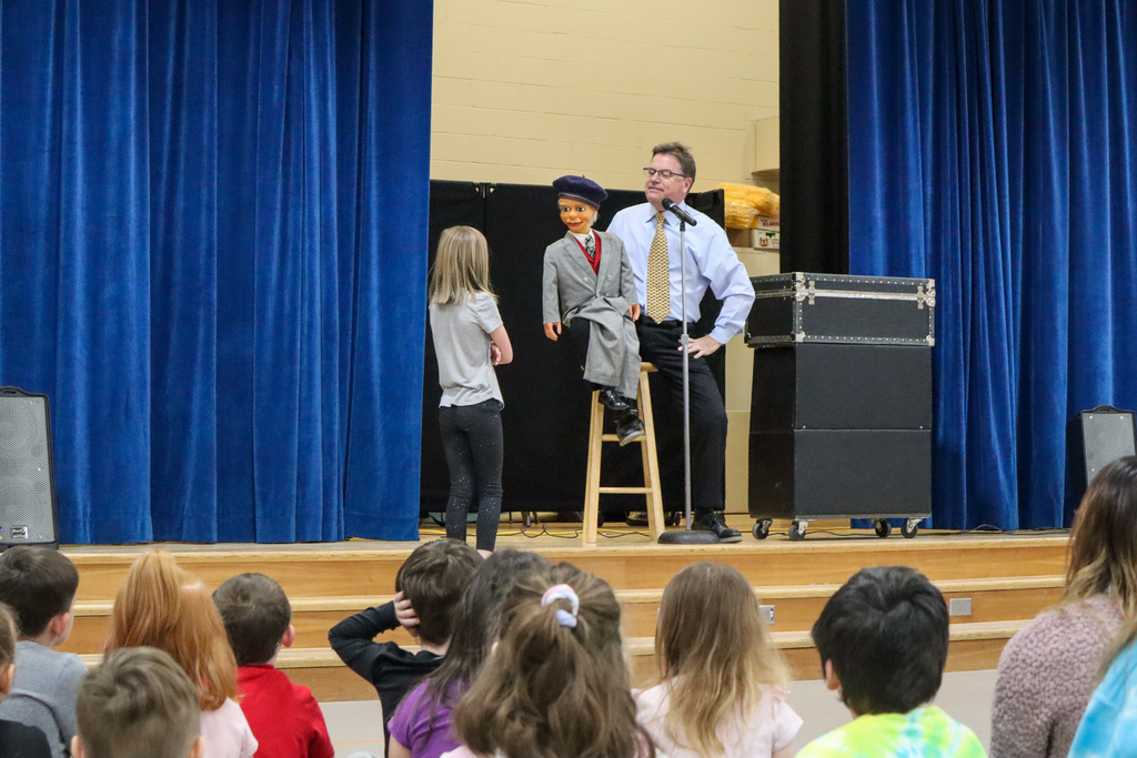 Students in ventriloquist show