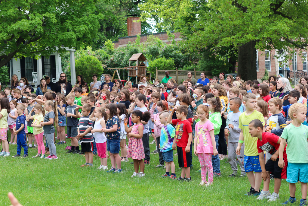 elementary students participating in Memorial Day celebration