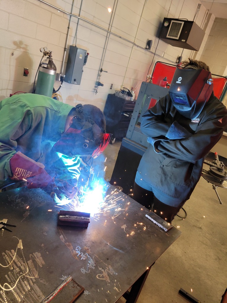 Students MIG welding